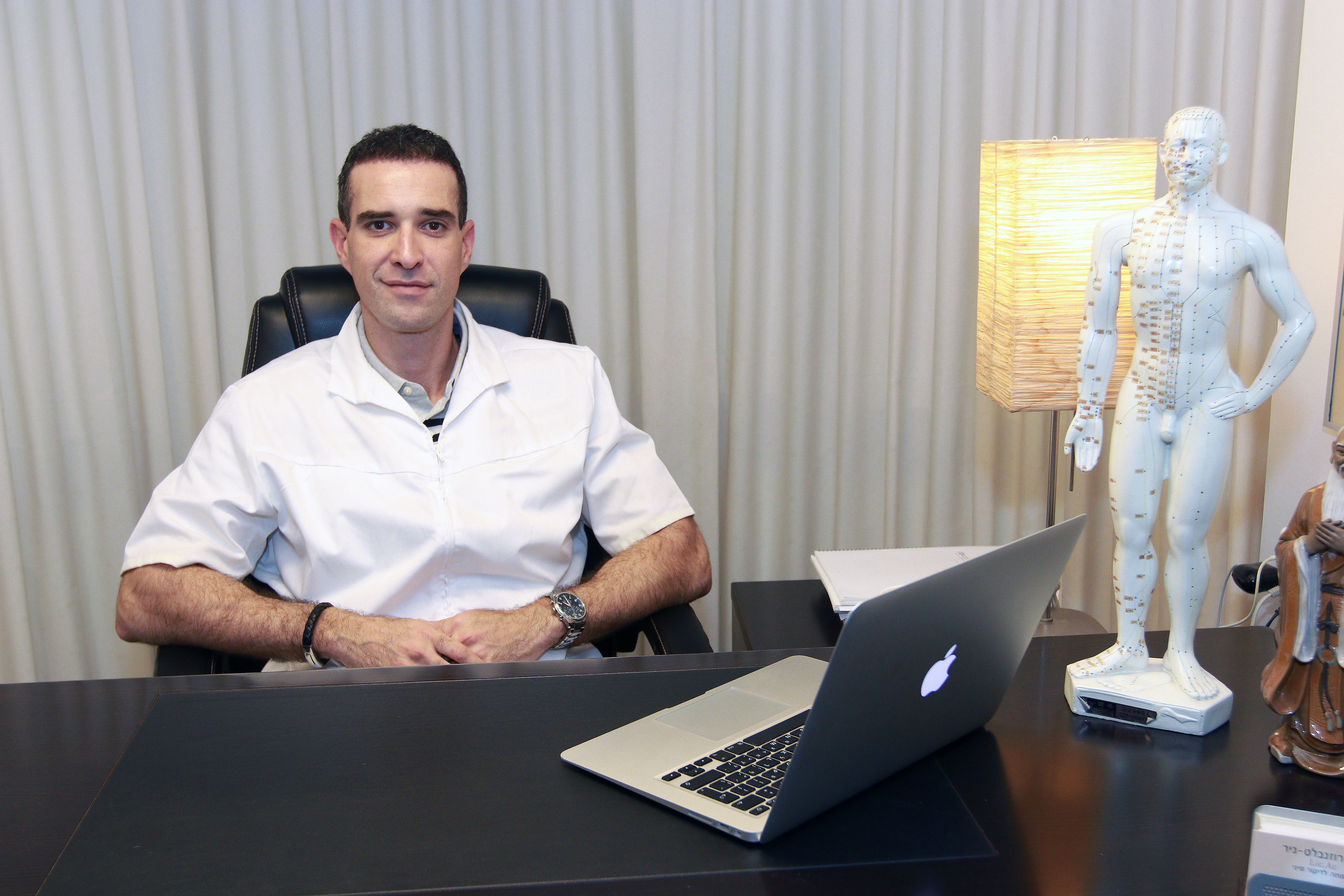 Ronen Rosenblatt-Nir in clinic